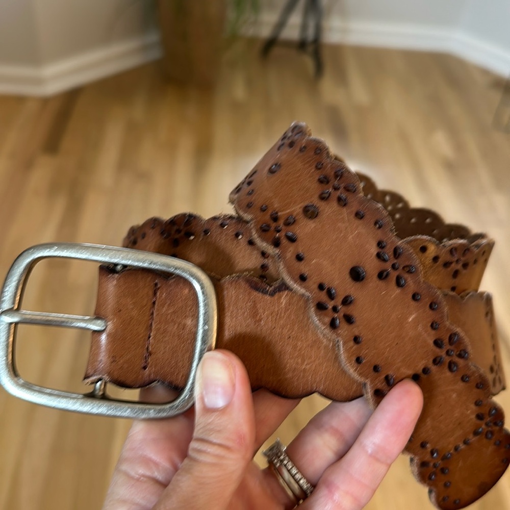 Beautiful design leather belt from Aeropostale.